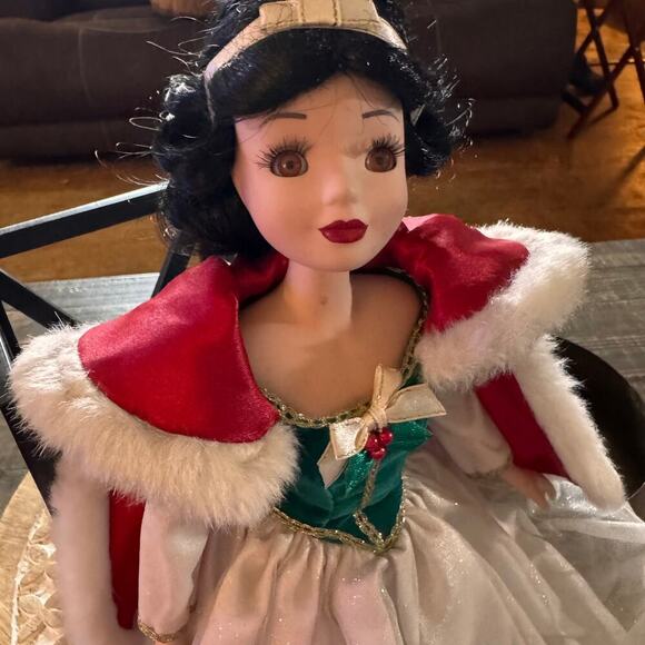 Disney Princess Brass Key Snow White And The Seven Dwarfs Porcelain Doll 14" - Picture 11 of 11